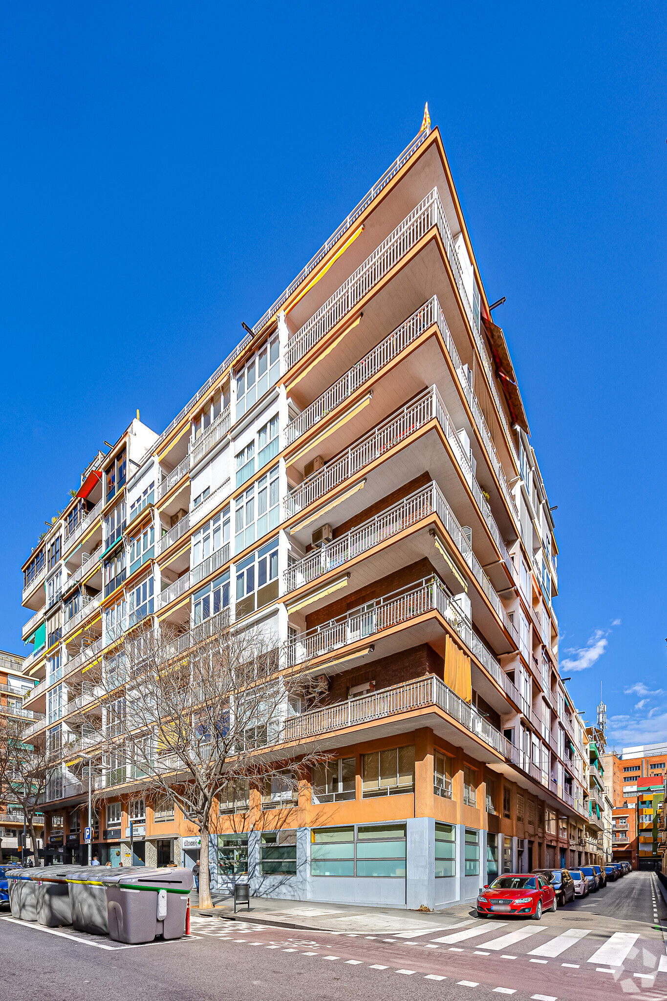 Multifamily in Barcelona, BAR for sale Primary Photo- Image 1 of 2