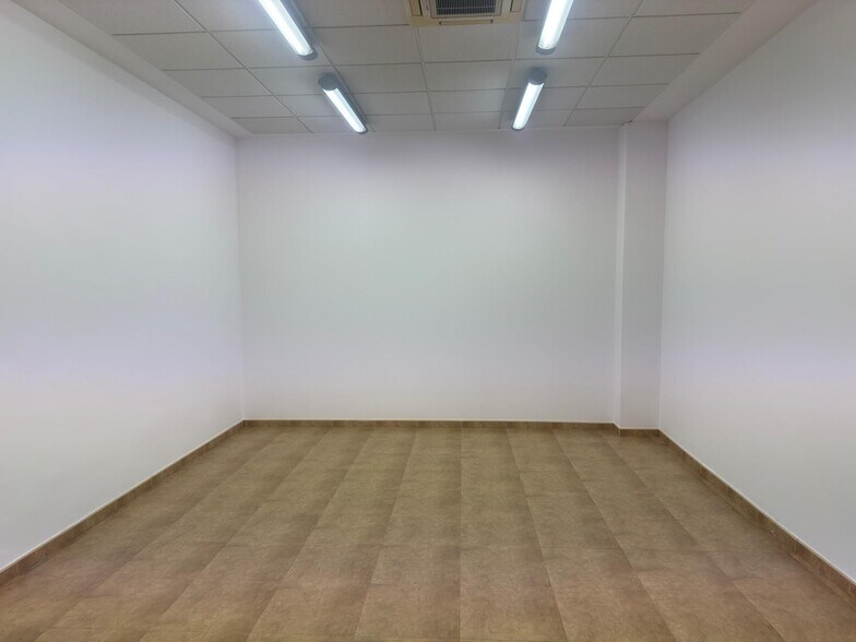 Retail in Algemesí for lease - Interior Photo - Image 3 of 14