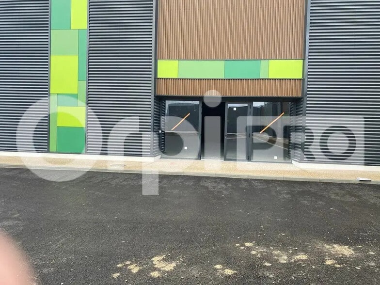 Retail in Anse for lease - Building Photo - Image 3 of 4