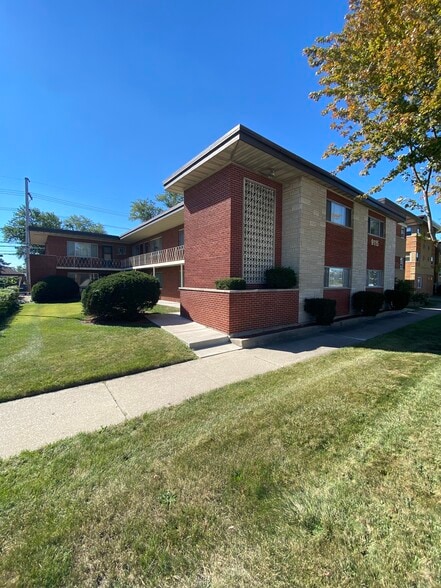 9115 W Cermak Rd, North Riverside, IL for sale - Building Photo - Image 1 of 1
