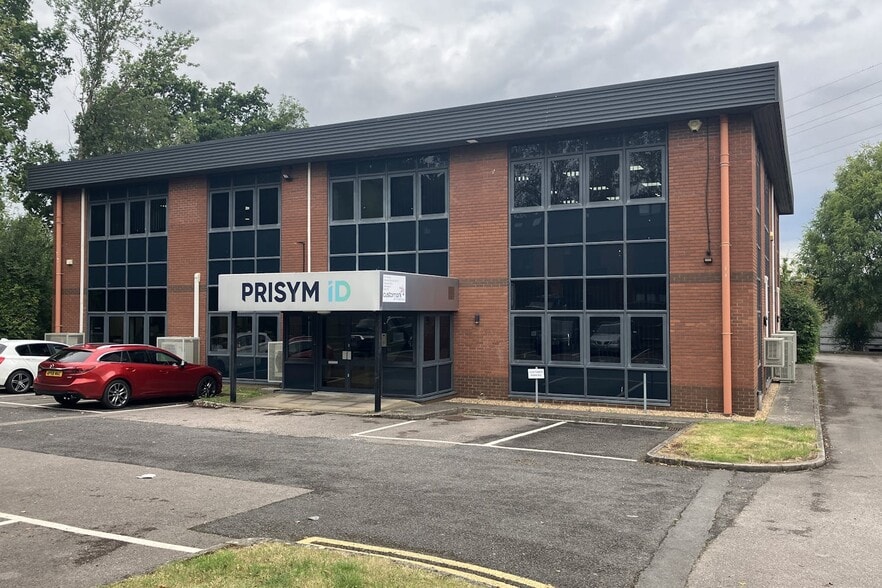 Fishponds Rd, Wokingham for sale - Building Photo - Image 1 of 1