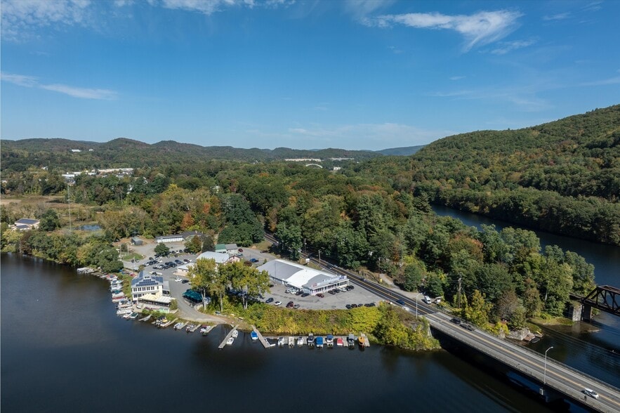 Marina Waterfront MXD Mixed Use Complex portfolio of 3 properties for sale on LoopNet.com - Aerial - Image 2 of 49