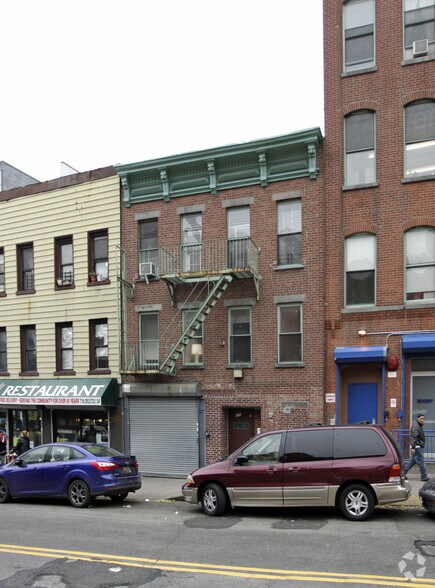 230 E 144th St, Bronx, NY for lease - Primary Photo - Image 1 of 2