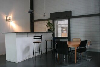 Flex in Signes for lease Interior Photo- Image 2 of 3