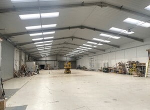 2 Tair Ffynnon, Whitland for lease Interior Photo- Image 1 of 3