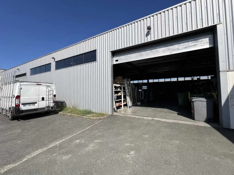 Flex in VILLENAVE-D'ORNON for sale - Building Photo - Image 3 of 8