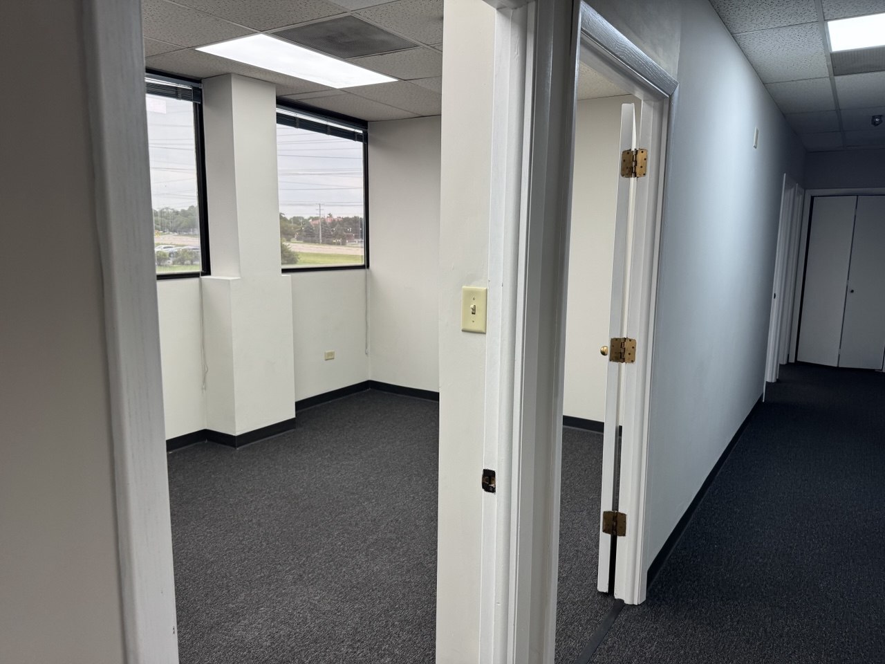 210 N Hammes Ave, Joliet, IL for lease Interior Photo- Image 1 of 5