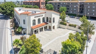 Huntington Plaza - Storefront Property