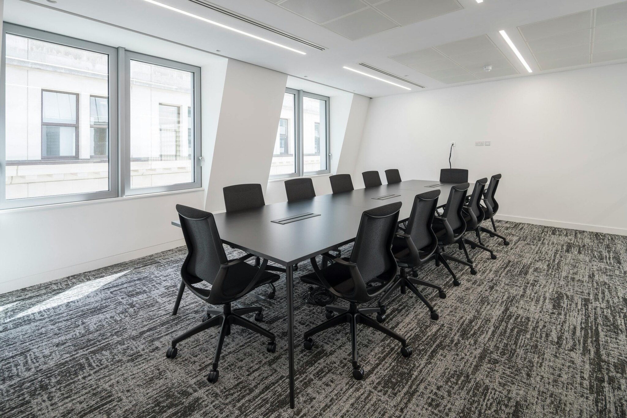 2 Idol Ln, London for lease Interior Photo- Image 1 of 6