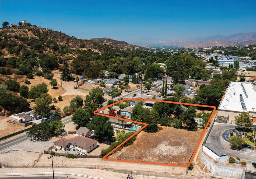 9722 Tujunga Canyon Blvd, Tujunga, CA for sale - Building Photo - Image 2 of 8
