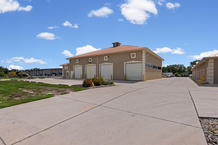 23371 Harborview Rd, portfolio of 2 properties for sale on LoopNet.com - Primary Photo - Image 2 of 2