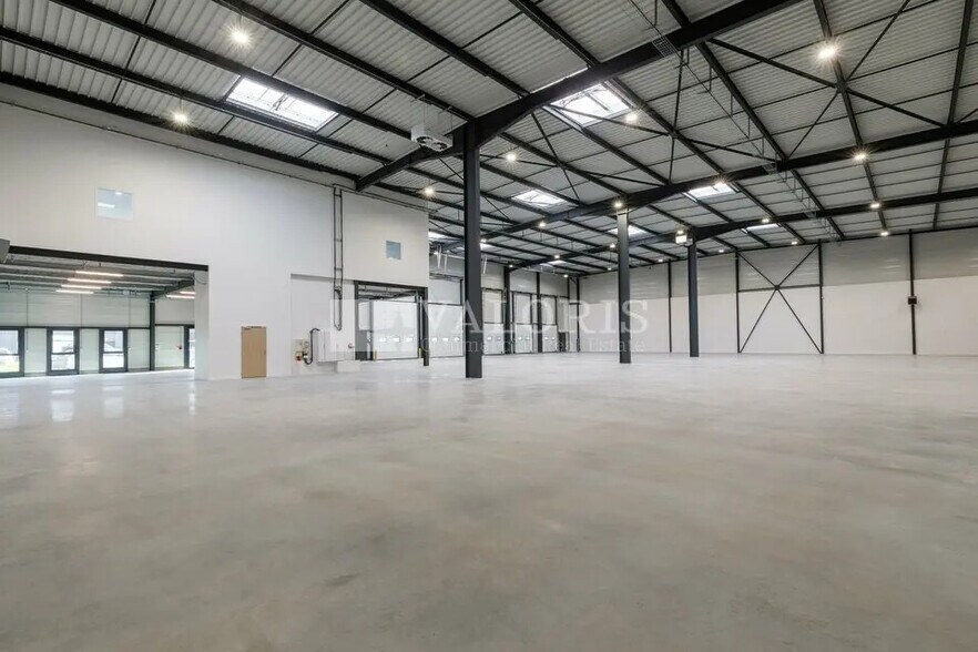 Flex in Corbas for lease - Building Photo - Image 2 of 5