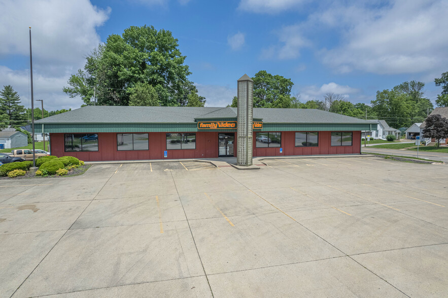 912 E Main St, Olney, IL for lease - Building Photo - Image 1 of 7