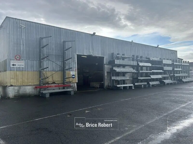 Flex in Beynost for lease Building Photo- Image 1 of 8