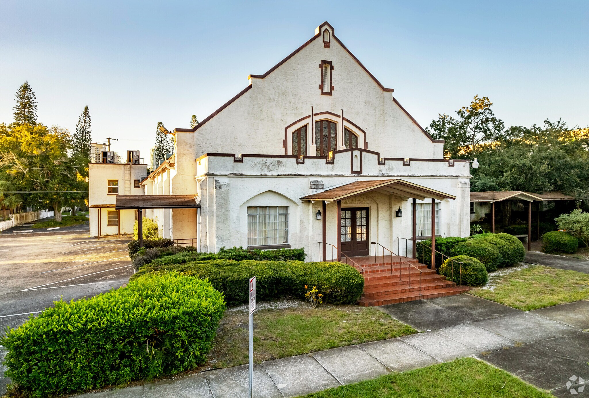126 11th Ave NE, Saint Petersburg, FL for sale Primary Photo- Image 1 of 1