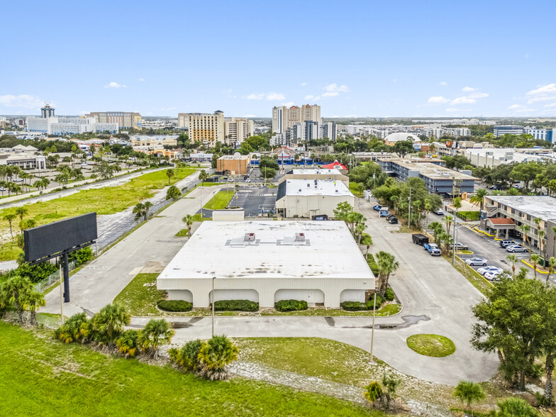 7024 International Dr, Orlando, FL for sale - Building Photo - Image 3 of 8