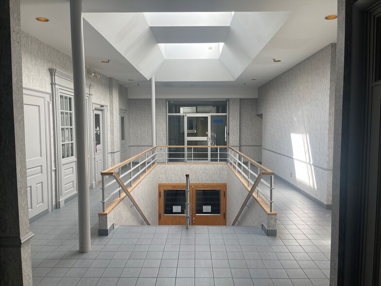 110 E Main St, Salem, VA for lease - Interior Photo - Image 3 of 6