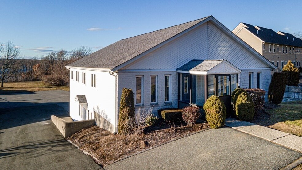 3950 N Main St, Fall River, MA for sale - Building Photo - Image 1 of 1
