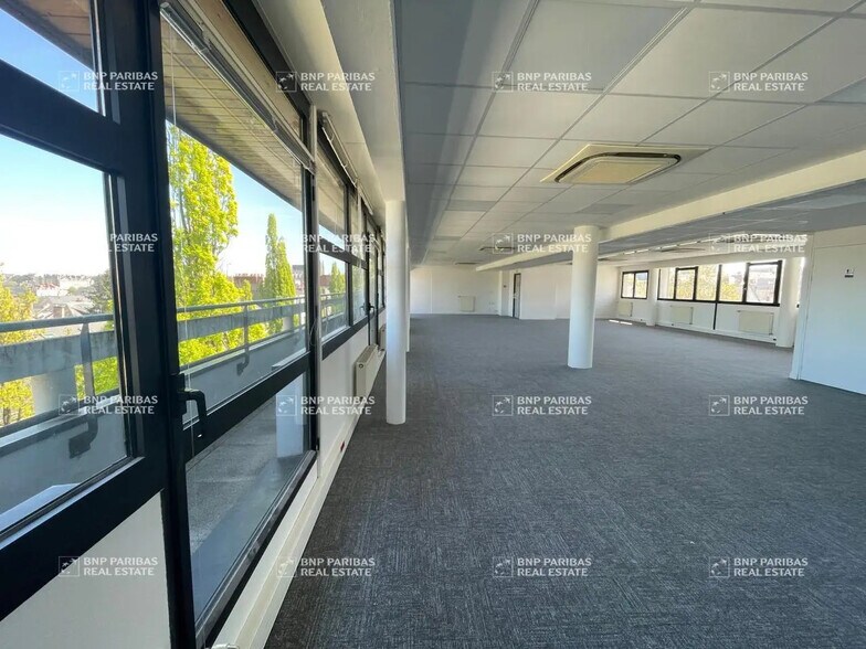 Office in Nantes for lease - Building Photo - Image 2 of 11