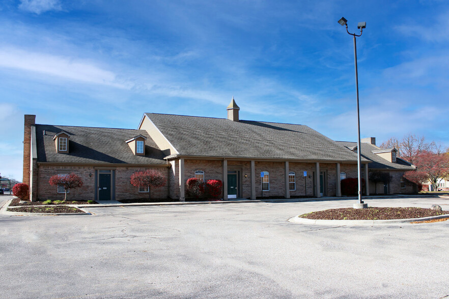 35100-35120 E Michigan Ave, Wayne, MI for lease - Building Photo - Image 1 of 16