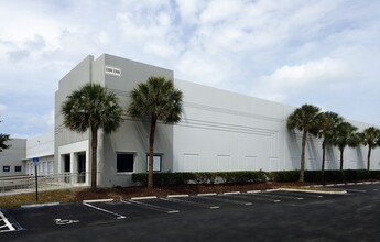 1300-1380 Park Central Blvd S, Pompano Beach, FL for lease Building Photo- Image 2 of 6