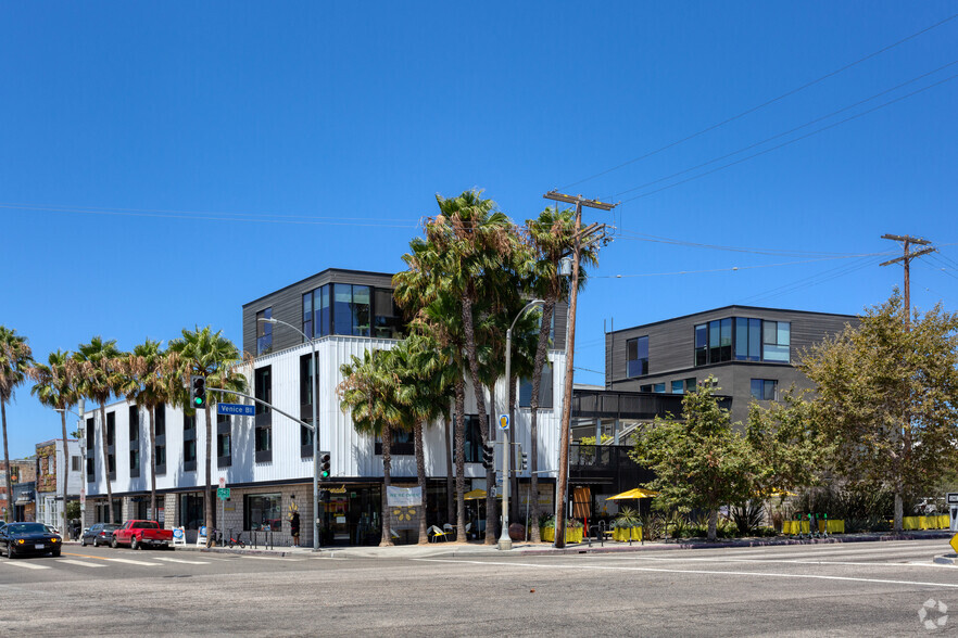 1645 Abbot Kinney Blvd, Venice, CA for lease - Building Photo - Image 3 of 11