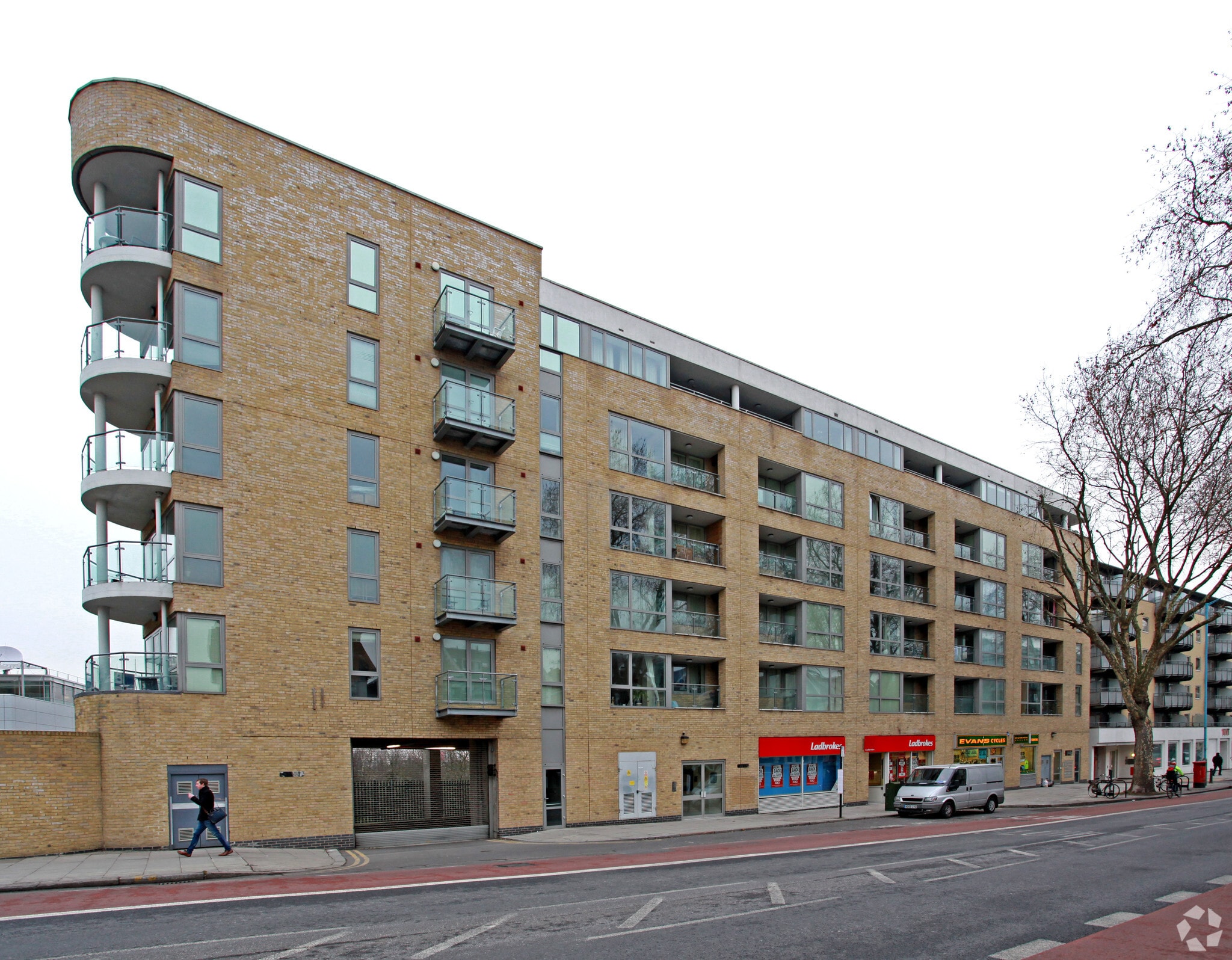 548-560 Chiswick High Rd, London for sale Primary Photo- Image 1 of 1