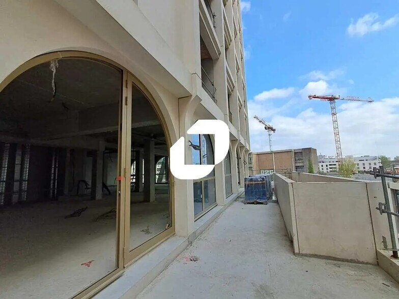 Retail in Bordeaux for lease - Building Photo - Image 2 of 21