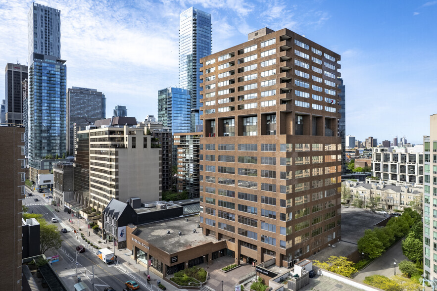 920 Yonge St, Toronto, ON for lease - Building Photo - Image 2 of 21