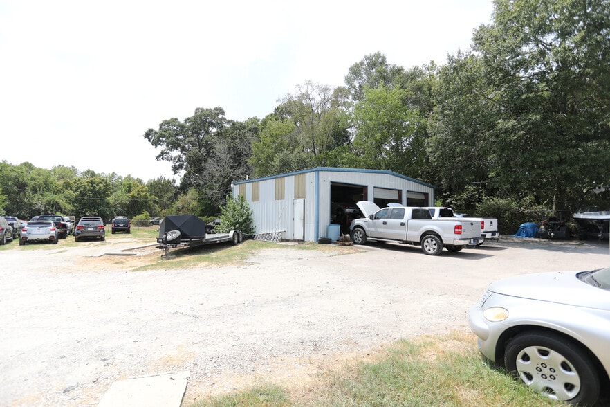 815 E Davis St, Conroe, TX for sale - Building Photo - Image 3 of 6