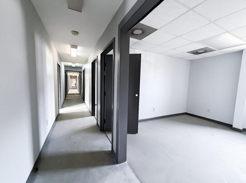 2514 W Point Ave, College Park, GA for lease - Building Photo - Image 3 of 5