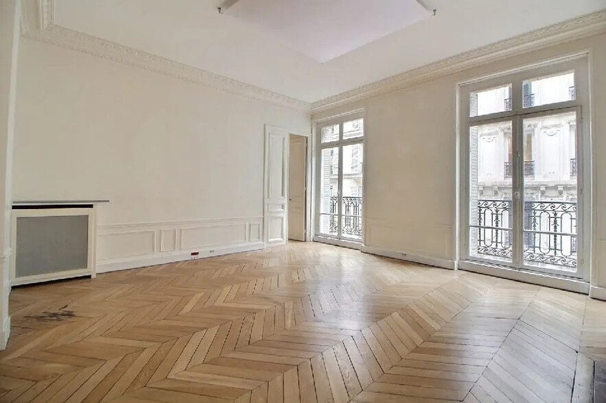 Office in Paris for lease - Interior Photo - Image 2 of 7
