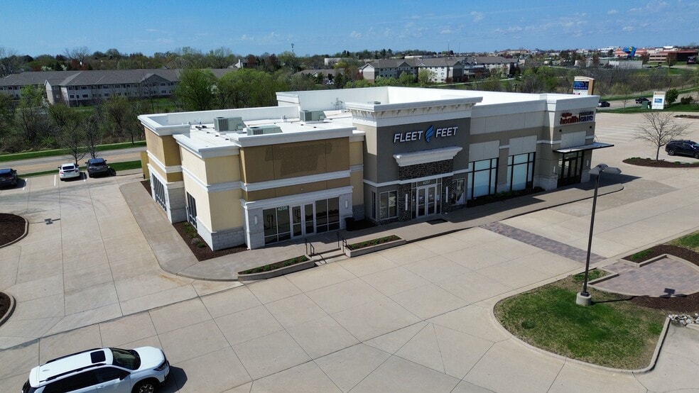 4201 Elmore Ave, Davenport, IA for lease - Building Photo - Image 2 of 8