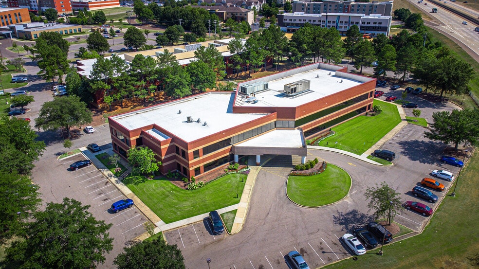 401 Southcrest Cir, Southaven, MS for lease - Building Photo - Image 3 of 16