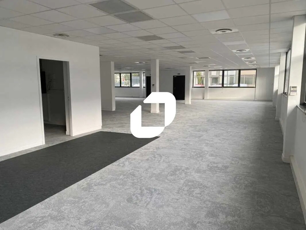 Office in Pessac for lease Interior Photo- Image 1 of 10