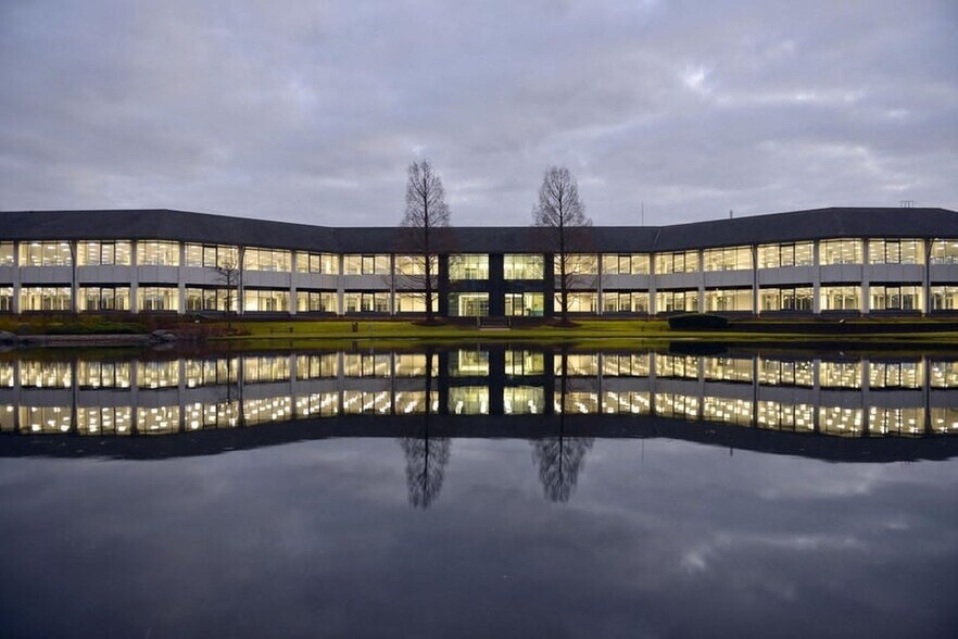 Waterside Dr, Reading for lease - Building Photo - Image 1 of 9