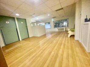 Office/Retail in Paris for lease Interior Photo- Image 1 of 5