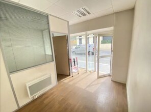 Office in Paris for lease Interior Photo- Image 2 of 5