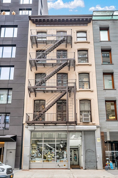 28 Warren St, New York, NY for lease - Building Photo - Image 1 of 1