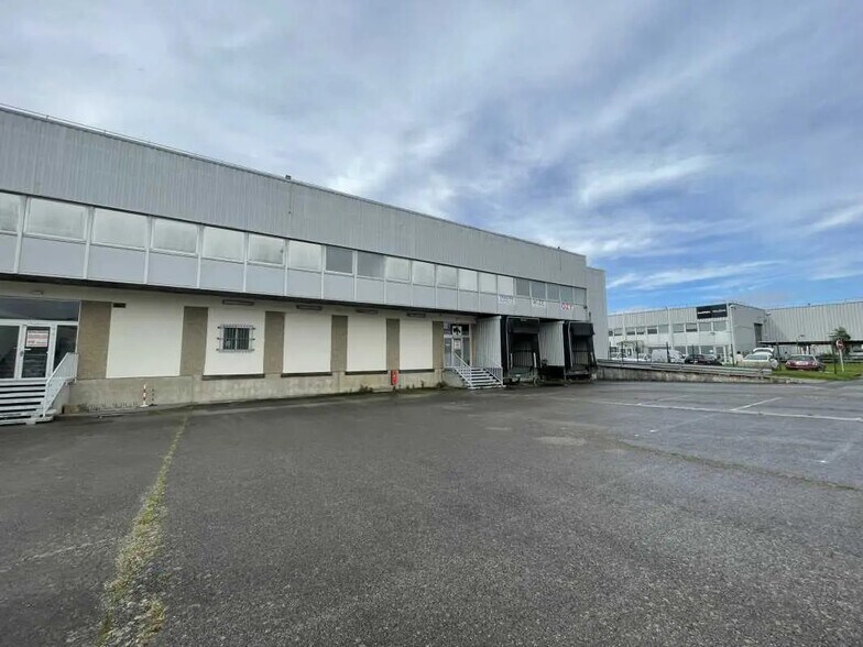 Office in Sucy-en-Brie for lease - Building Photo - Image 1 of 3
