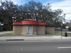 7636 N Main St, Jacksonville FL - Drive Through Restaurant