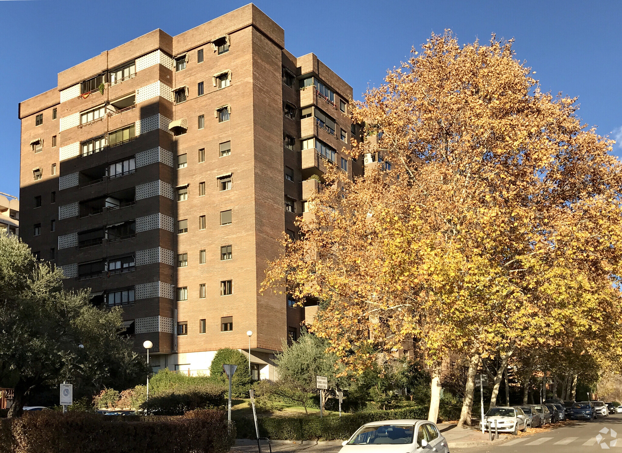 Calle Santiago de Compostela, 90, Madrid, Madrid for sale Primary Photo- Image 1 of 1