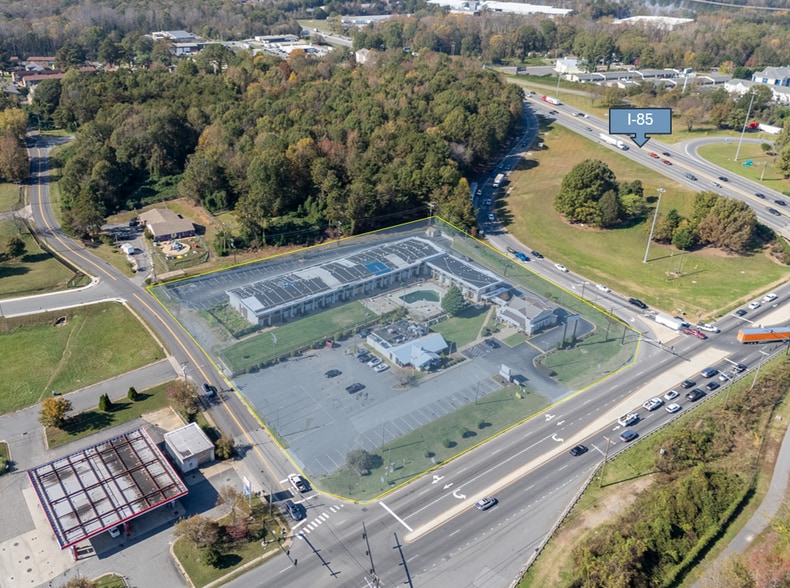 1700 N Chester St, Gastonia, NC for sale - Building Photo - Image 1 of 11