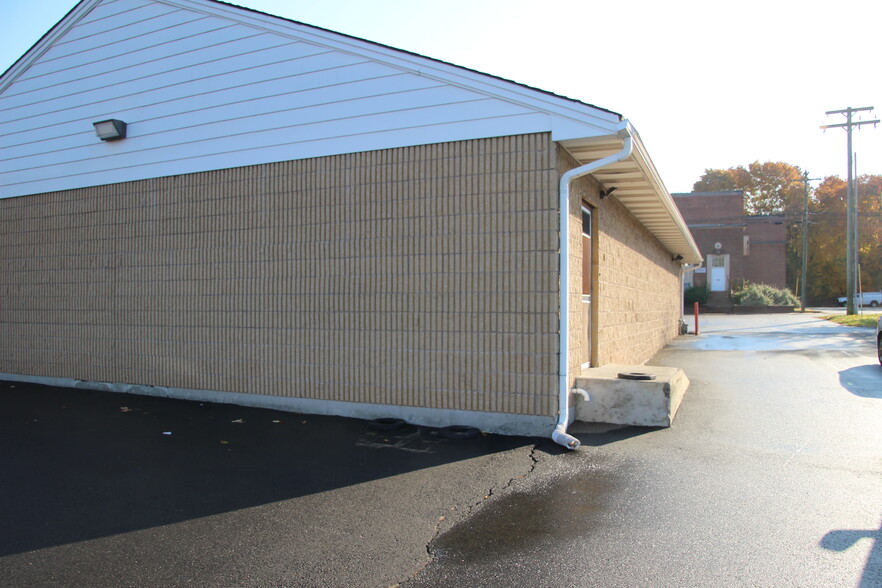 1980 Whitney Ave, Hamden, CT for sale - Building Photo - Image 2 of 5