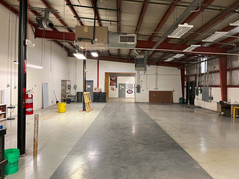 508 Pasadena Ave, Crest Hill, IL for sale - Interior Photo - Image 3 of 7