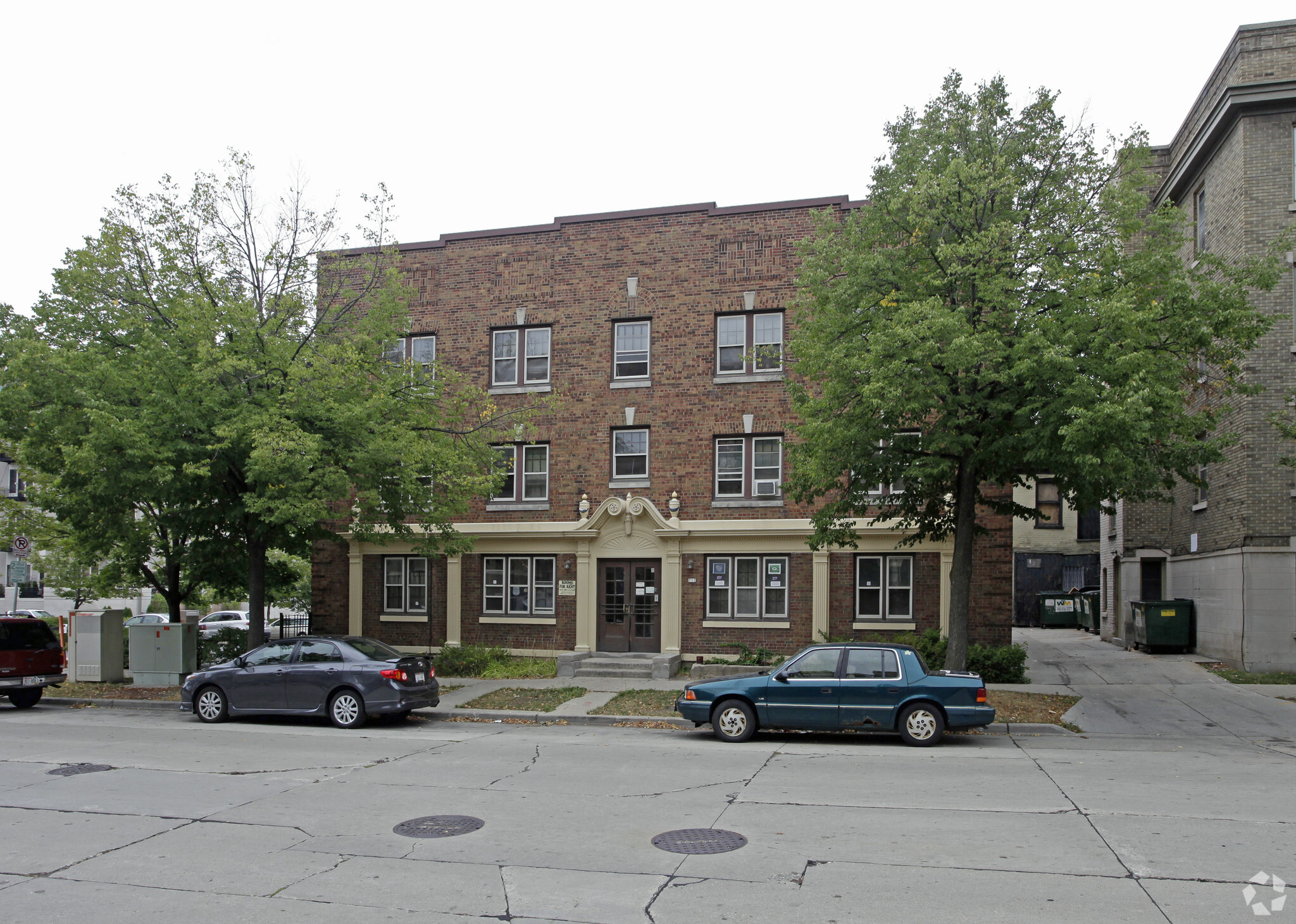 712 E Knapp St, Milwaukee, WI for sale Building Photo- Image 1 of 1