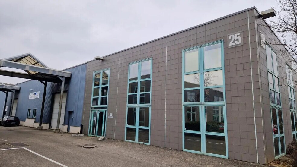 25 Rue Du 35Eme Regiment D'Aviation, Bron for lease - Building Photo - Image 1 of 14