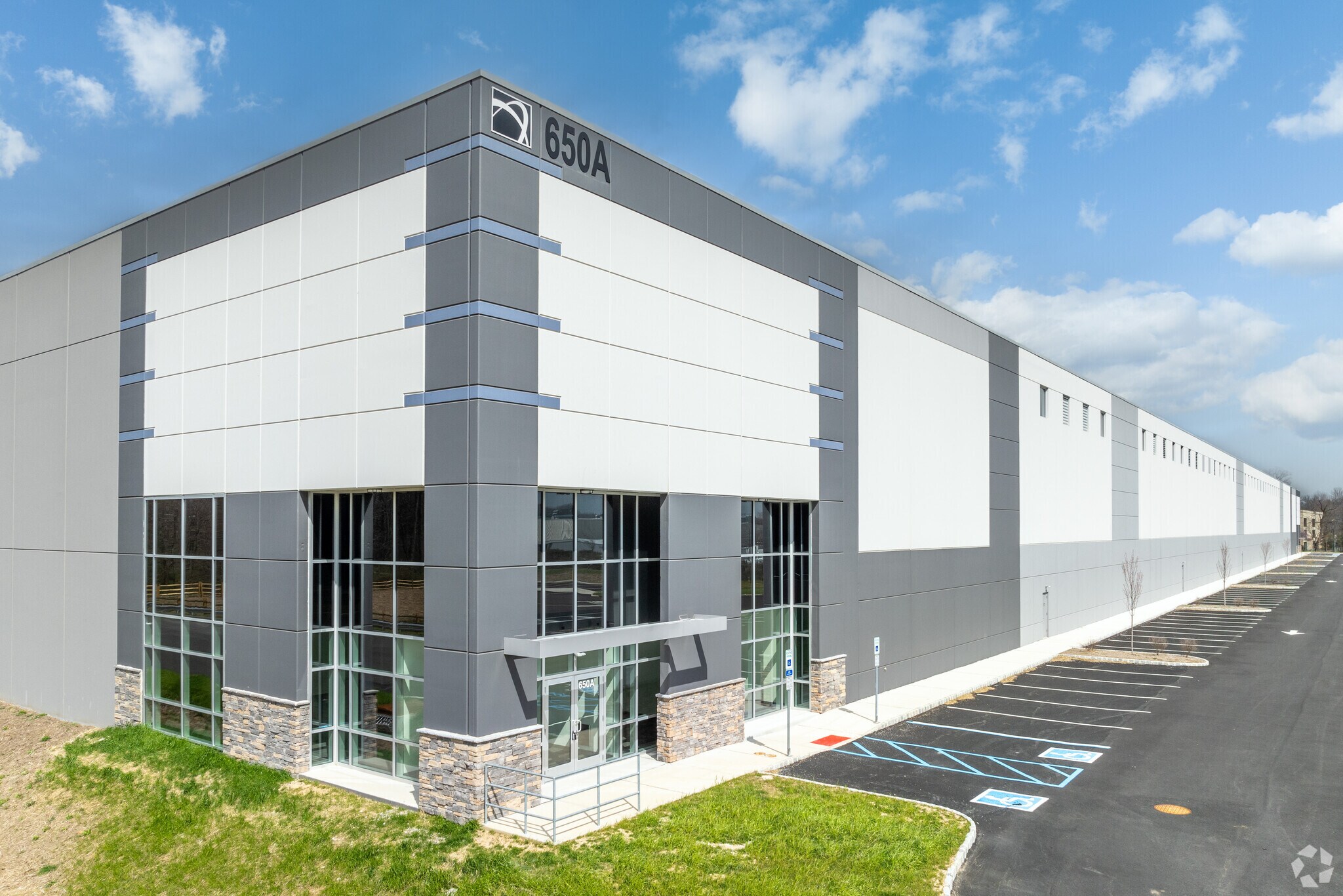 652 US Highway 130, Hamilton, NJ for lease Building Photo- Image 1 of 2