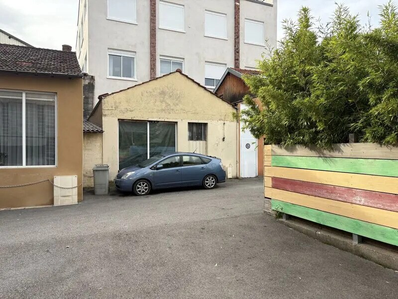 Flex in Villeurbanne for sale Building Photo- Image 1 of 6