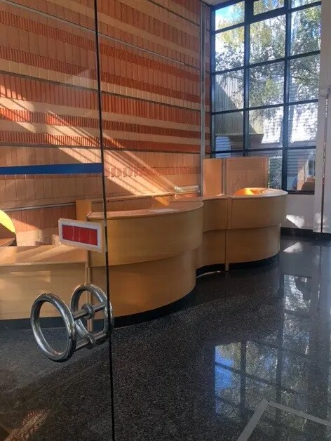 Office in Montigny-le-Bretonneux for sale Lobby- Image 1 of 3